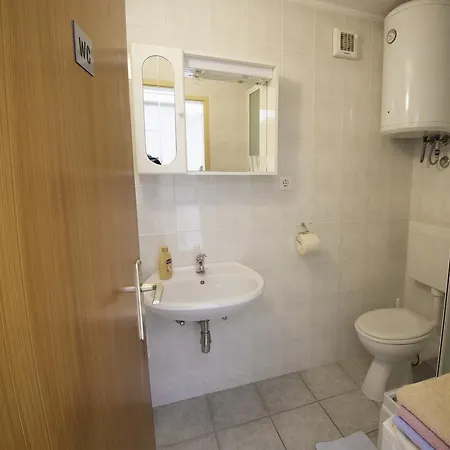 Charming With Balcony Gostinjska kuća