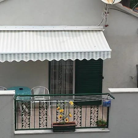 Charming With Balcony Split