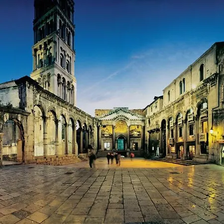 Charming With Balcony Split