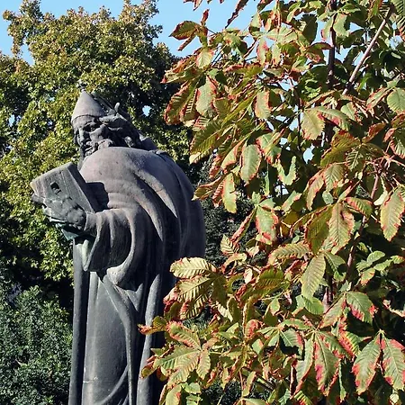 Charming With Balcony Gostinjska kuća 3*