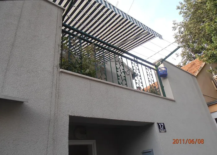 Charming With Balcony Split