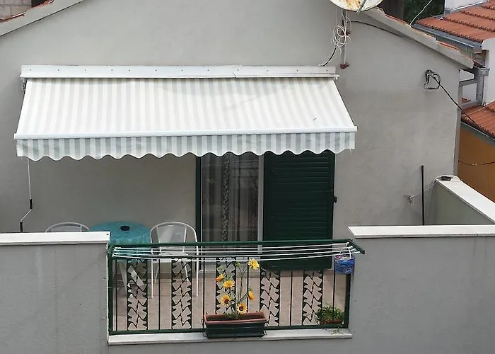 Charming With Balcony Split