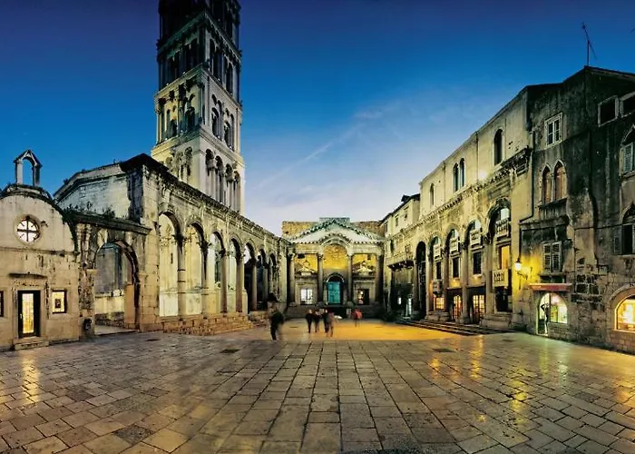 Charming With Balcony Split